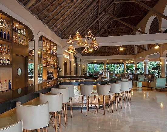 lobby colonial bar