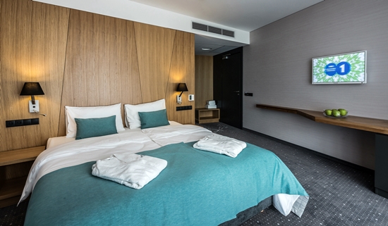 Regatta Hotel przykadowa sypialnia w apartamencie